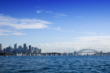 Sydney Sklyline mit Segelbooten