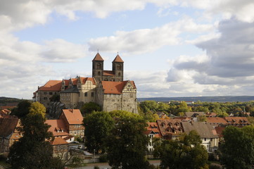 Fototapeta na wymiar Schloss und Stiftskirche in Quedlinburg