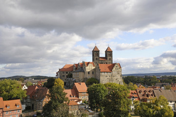 Fototapeta na wymiar Zamek i kolegiata w Quedlinburg