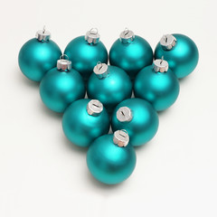 blaue weihnachtskugeln