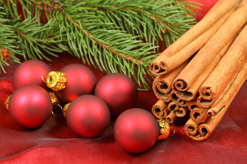 Glass balls and cinnamon sticks