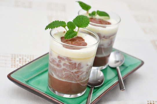 Schokoladenpudding Images – Parcourir 625 le catalogue de photos ...
