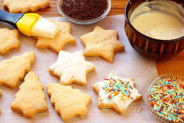 Decorating Christmas cookies