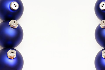 blaue weihnachtskugel