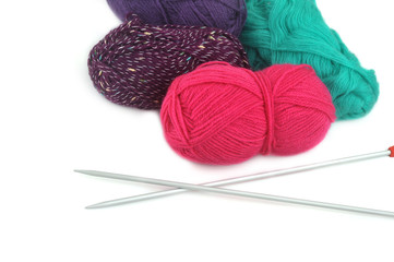 wool threads and spokes lie on table knitting