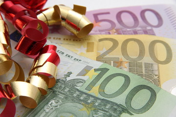 Geldscheine mit Geschenkband