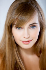 Naklejka premium Portrait of cute and happy teenage girl