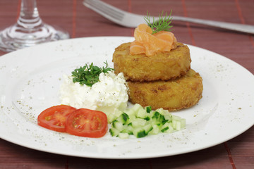 Kartoffelröstis mit Lachs und Frischkäsecreme