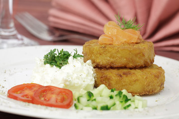 Kartoffelröstis mit Lachs und Frischkäsecreme
