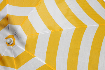 parasol plage bandes jaunes