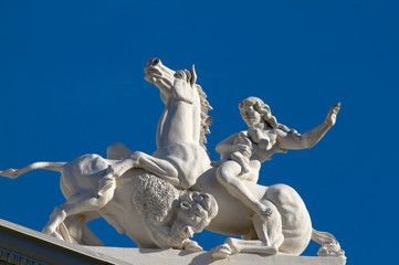 Obraz premium State capitol sculpture woman horse buffalo