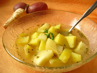 Gemüsesuppe mit Pastinaken