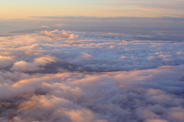 Sonnenaufgang über den Wolken