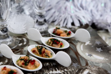 Cuillères de saumon mariné