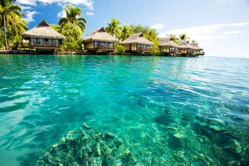 Fotobehang Bora Bora, Frans Polynesië Bungalows boven het water met trappen in de groene lagune