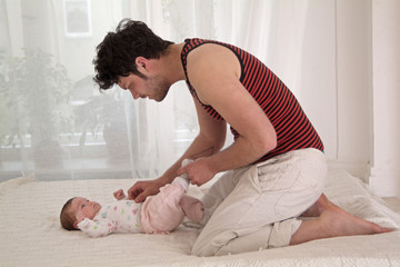 Vater mit Baby