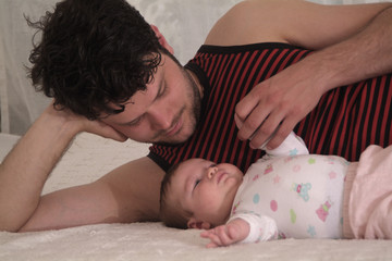 Vater mit Baby