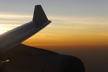 coucher de soleil vu d'un avion