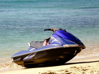 motomarine sur la plage