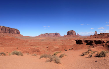 Fototapeta na wymiar panoramique de monument valley