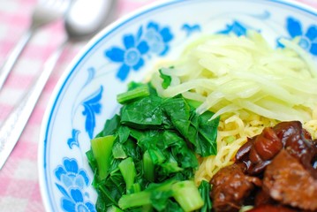 Chinese style vegetarian noodles