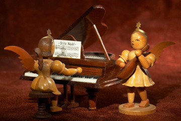 carved angel musicians, grand piano and lute, Erzgebirge