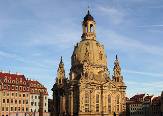 Fototapeta na wymiar Frauenkirche i Neumarkt Drezno