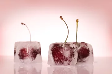 Crédence de cuisine en plexiglas Dans la glace cerise glacée