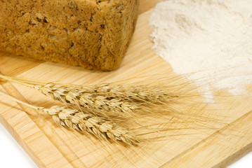 Ears, flour, bread