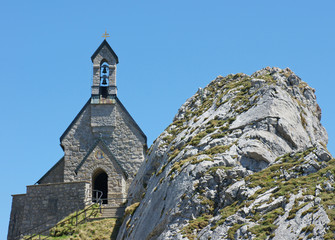 Kirche auf Berggipfel - church on top of a mountain