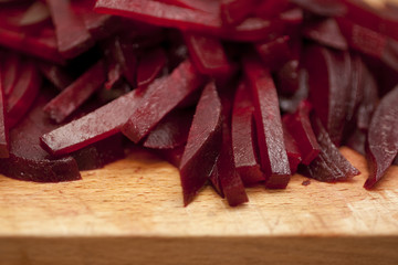 In Streifen geschnittene rote Beete