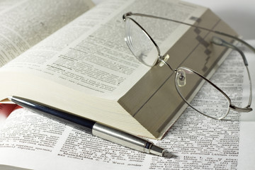 Fototapeta premium books with reading glasses and pen