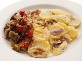 Kartoffelgratin mit Ofengemüse