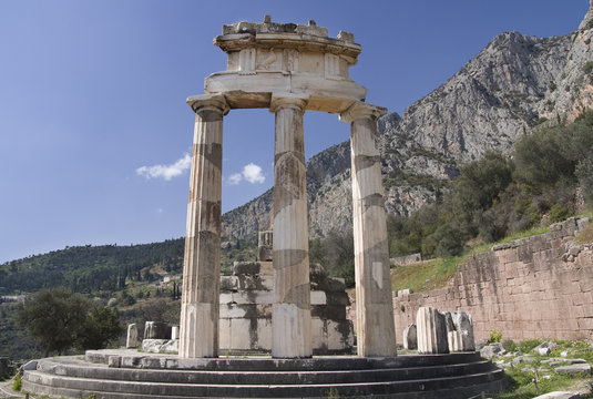 Templo de Atenea en Delfos