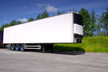 air conditioned truck trailer for haulage transporting - 18697291