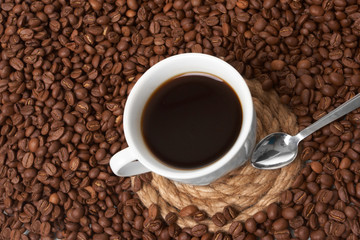 Cup with coffee, costing on coffee grain
