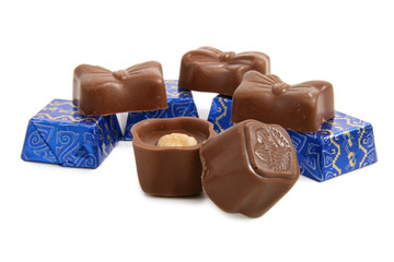 chocolats isolés sur fond blanc