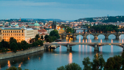 Fototapeta na wymiar Praga i Wełtawy