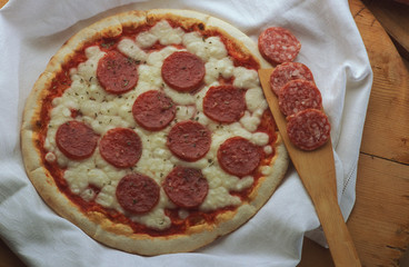 Pizza al salamino piccante