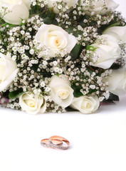 wedding rings and roses bouquet