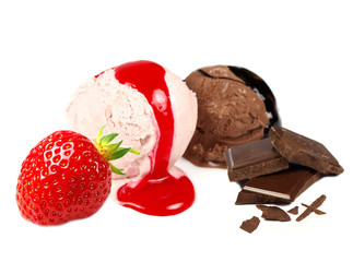 Strawberry and chocolate ice cream scoops