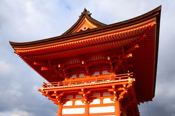 Naklejka premium Portail de Kuyumizu dera temple a Kyoto (Japon)