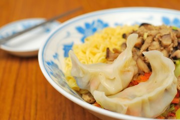 Chinese style vegetarian noodles