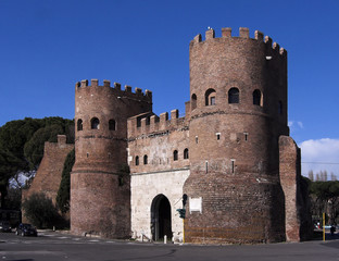 Fototapeta na wymiar Porta San Paolo