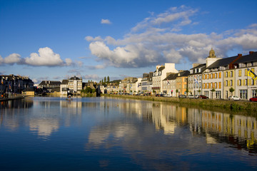 Fototapeta na wymiar view of the city of landerneau