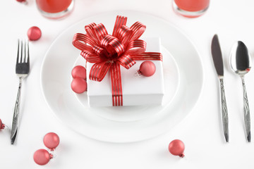 gift on plate as table decorations
