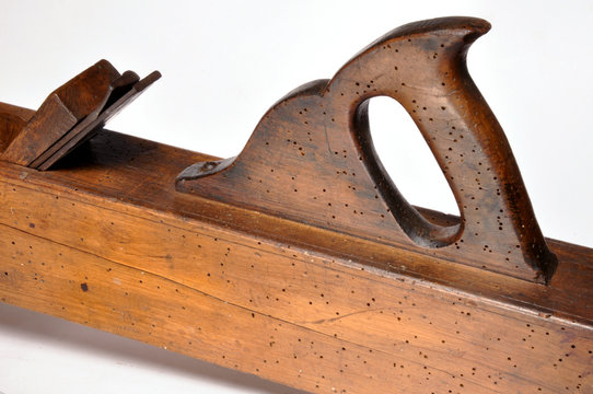 traces de vrillettes sur un vieux rabot