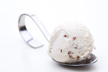 Eis auf geschwungenem Löffel