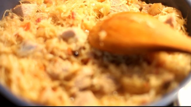 Schweinefleisch und Sauerkraut