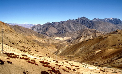 Paysage sur la route de Kargil à Leh au Ladakh - 18851049